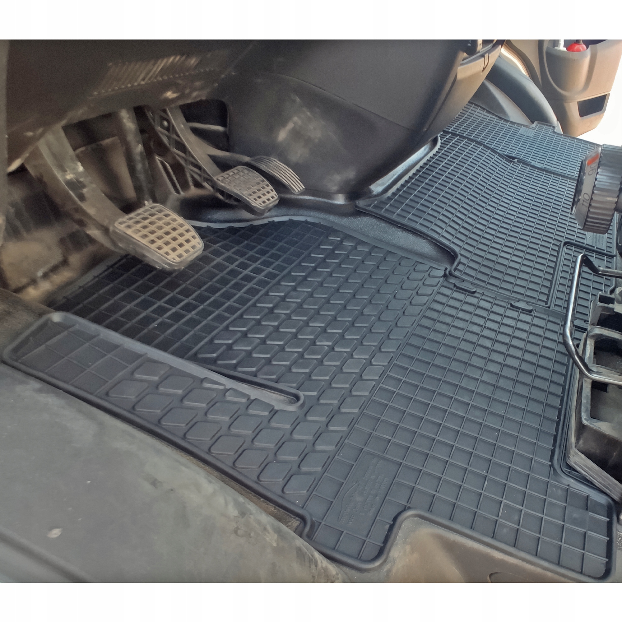 Iveco Daily VI (od 14) DYWANIKI GUMOWE DEDYKOWANE