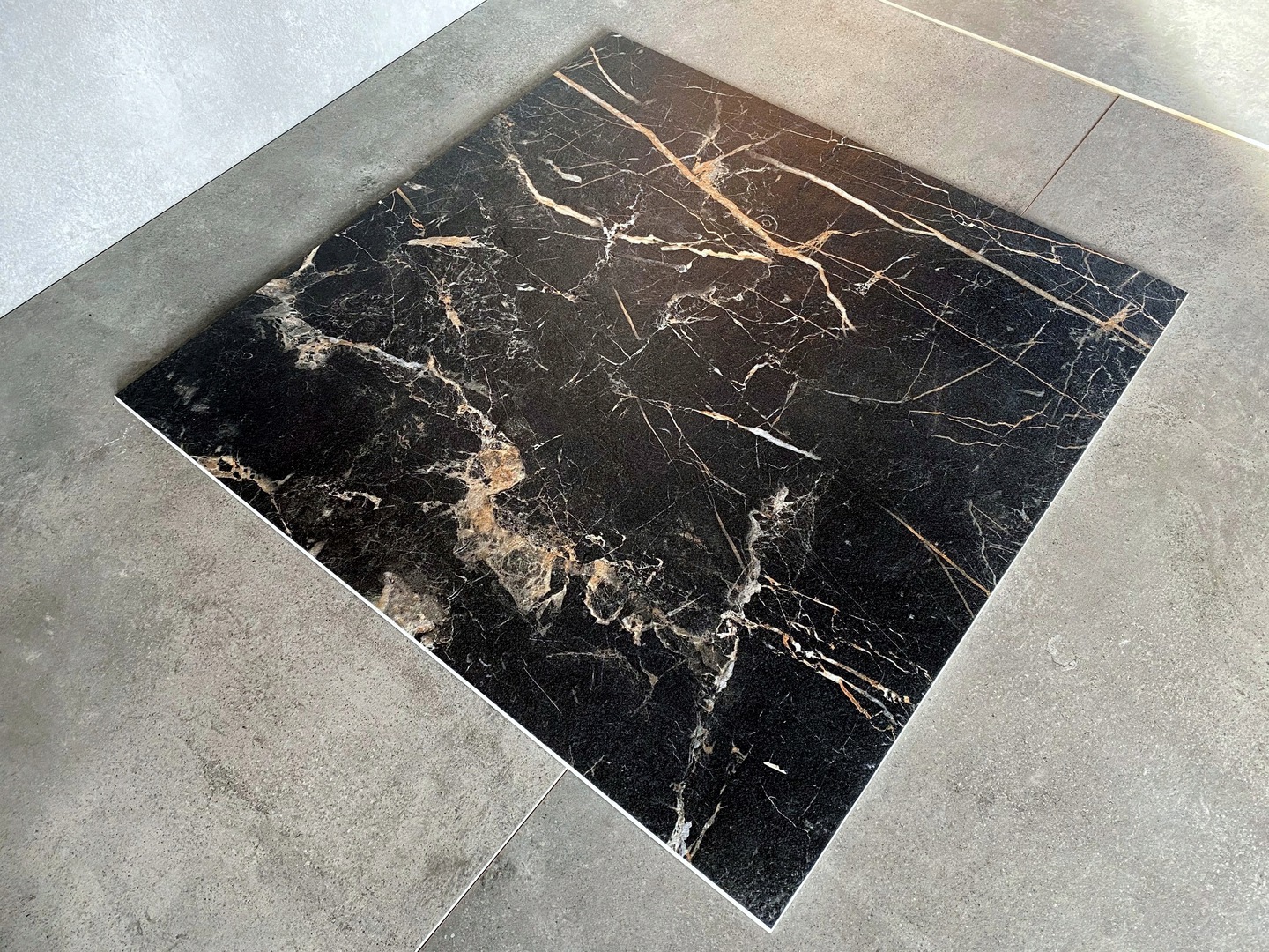 Czarny marmur złota żyła 60x60 gres MARMUROPODOBNY