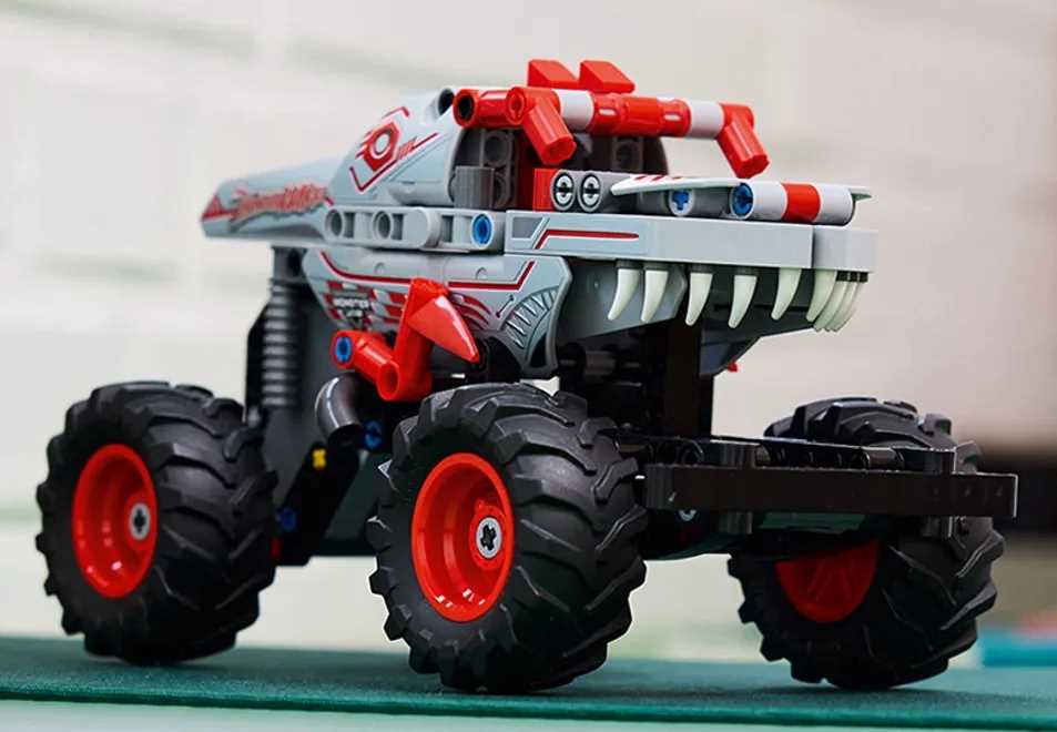 42200 - LEGO Technic - Monster Jam™ ThunderROARus™ z napędem typu pull-back