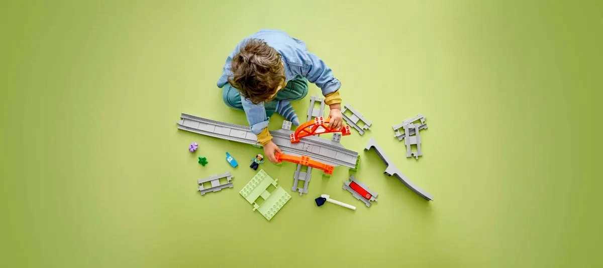 10426 - LEGO DUPLO - Most i tory kolejowe — zestaw rozszerzający
