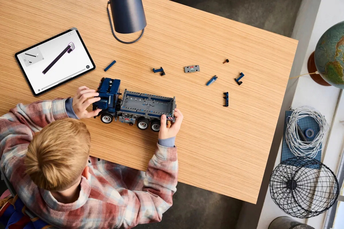 42203 - LEGO Technic - Wywrotka z przechylaną skrzynią