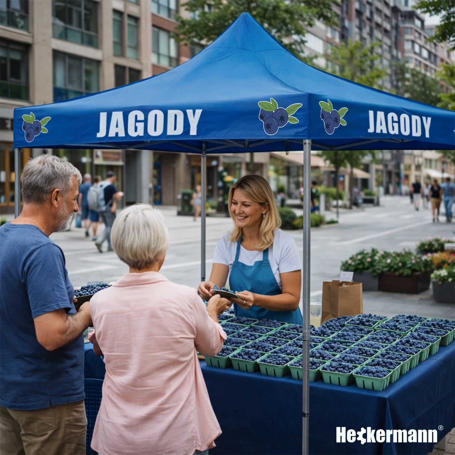 Pawilon Heckermann Jagody 3x3m — sprzedawczyni obsługuje klientów na miejskim rynku