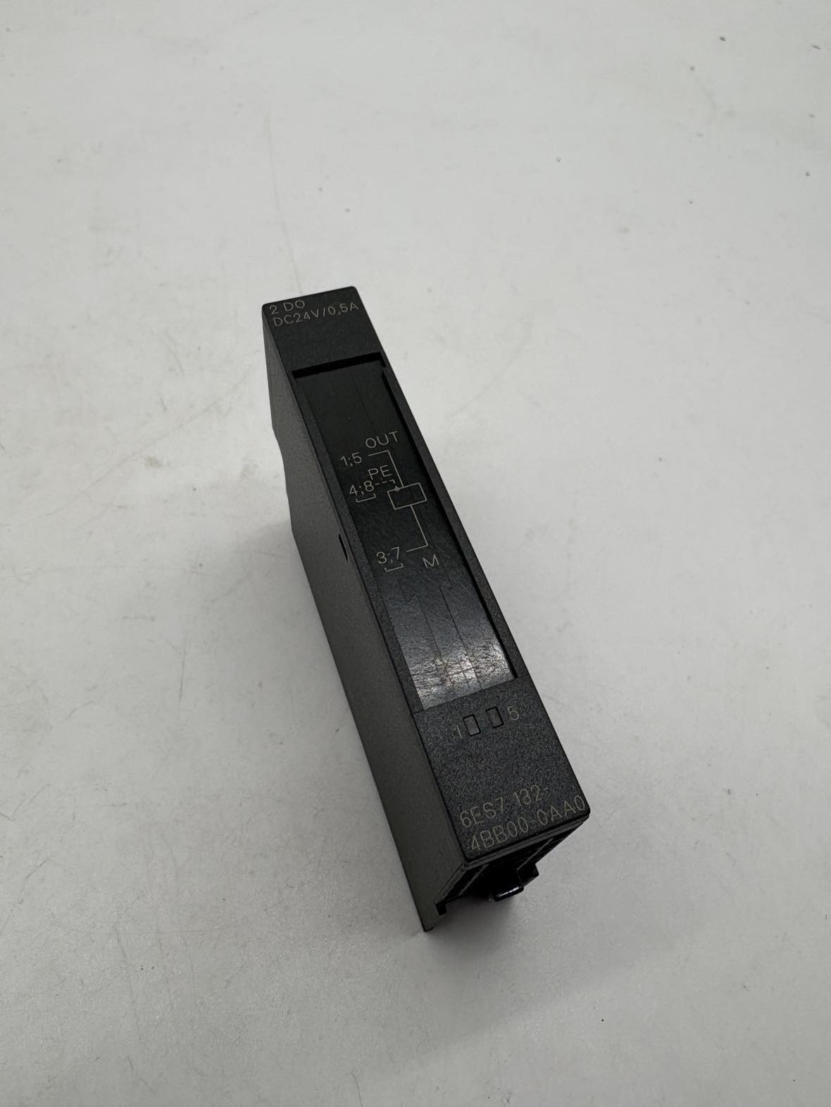 Siemens 6ES7132-4BB00-0AA0 SIMATIC DP, 5 ELECTRON. MODULES FOR ET 200S, 2 DO STANDARD DC 24V/0.5A...