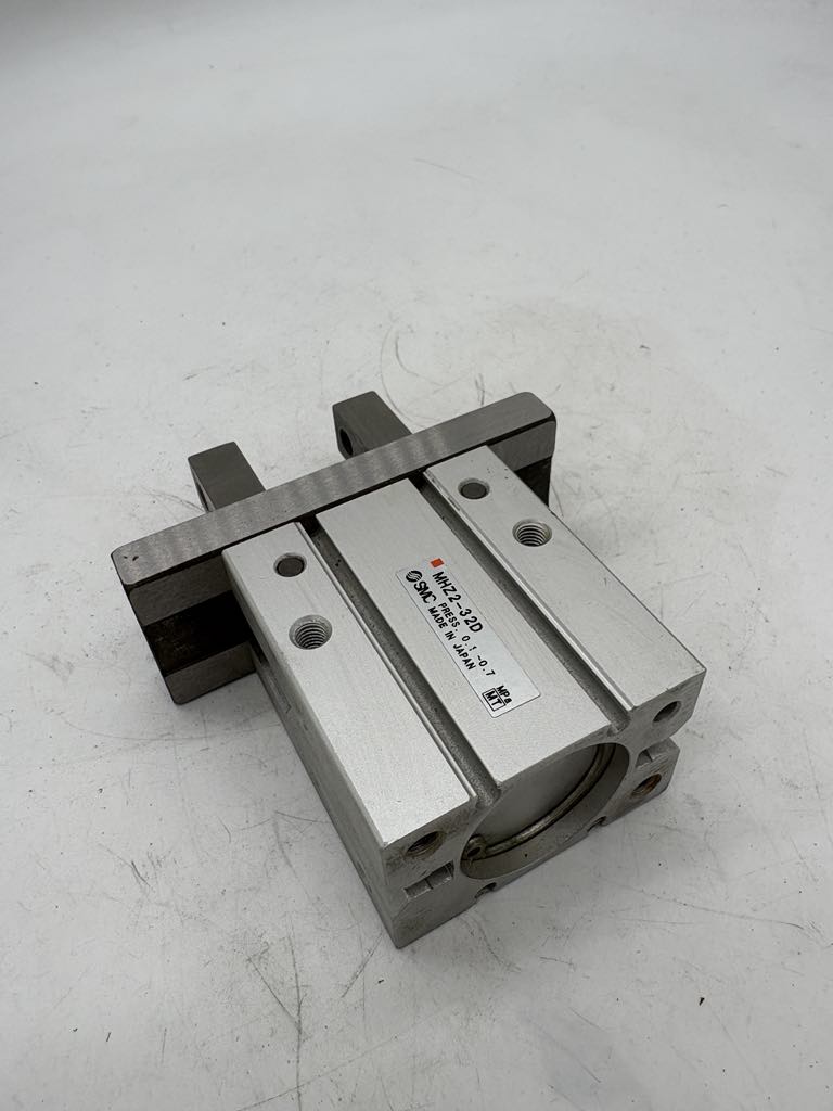 MHZ2-32D SMC, Cilindros neumáticos e hidráulicos