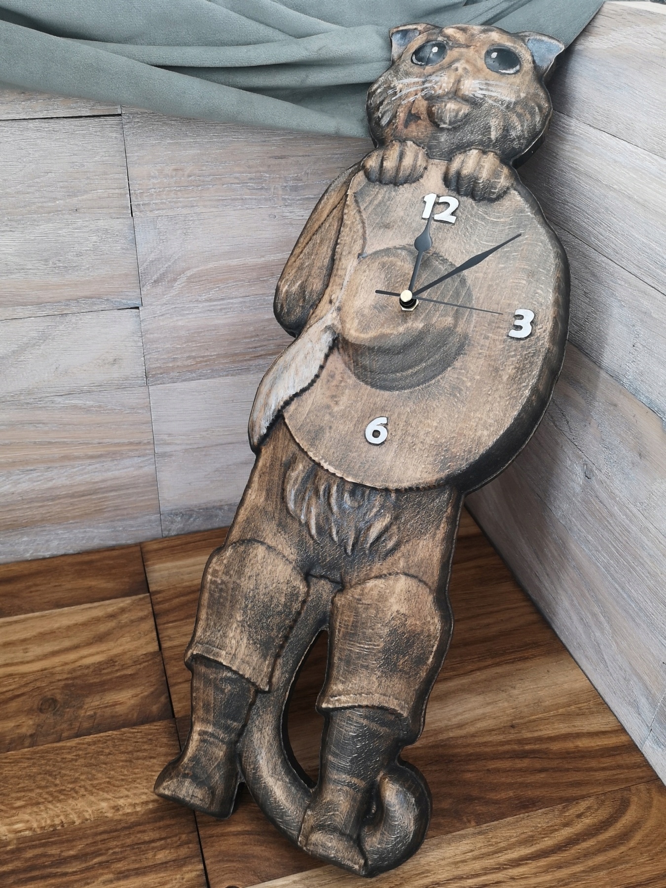 Kot w butach zegar 60cm do pokoju młodzieżowego