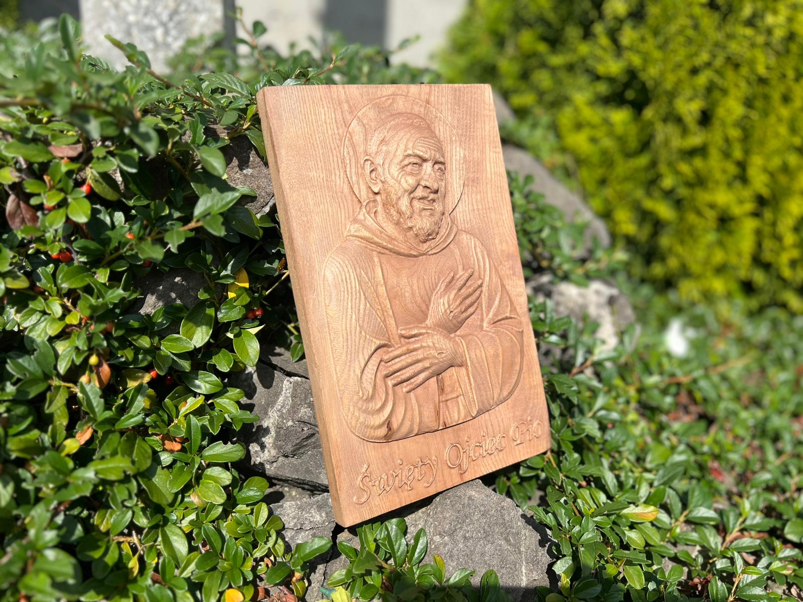 Płaskorzeźba Ojciec Pio obraz drewniany do powieszenia 30cm