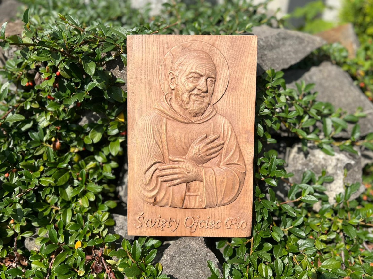 Płaskorzeźba Święty Ojciec Pio obraz drewniany do powieszenia prezent (80)