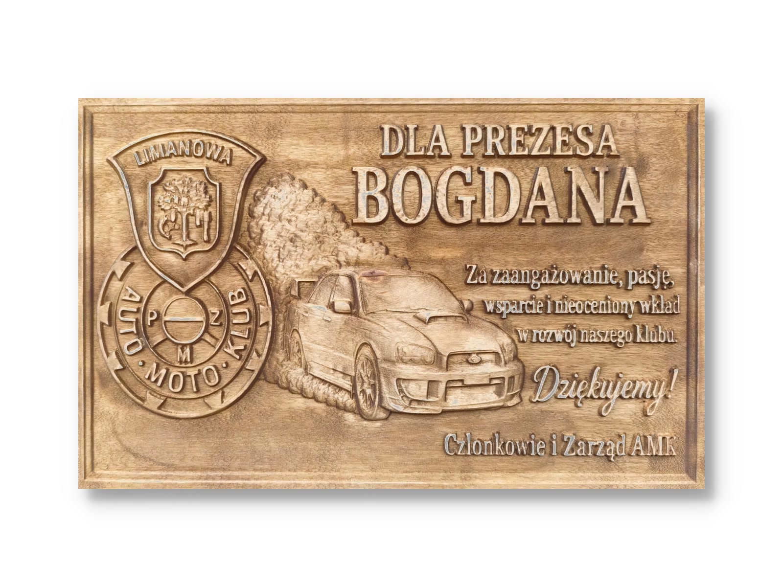 Personalizowana płaskorzeźba drewniana z samochodem - widok główny