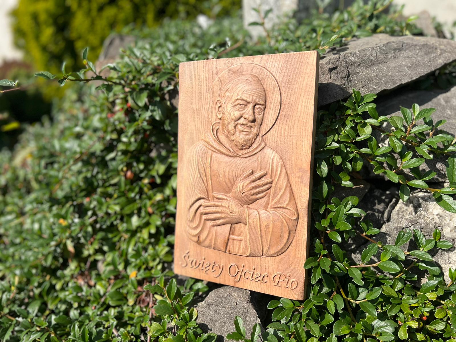 Płaskorzeźba Ojciec Pio obraz drewniany do powieszenia 30cm