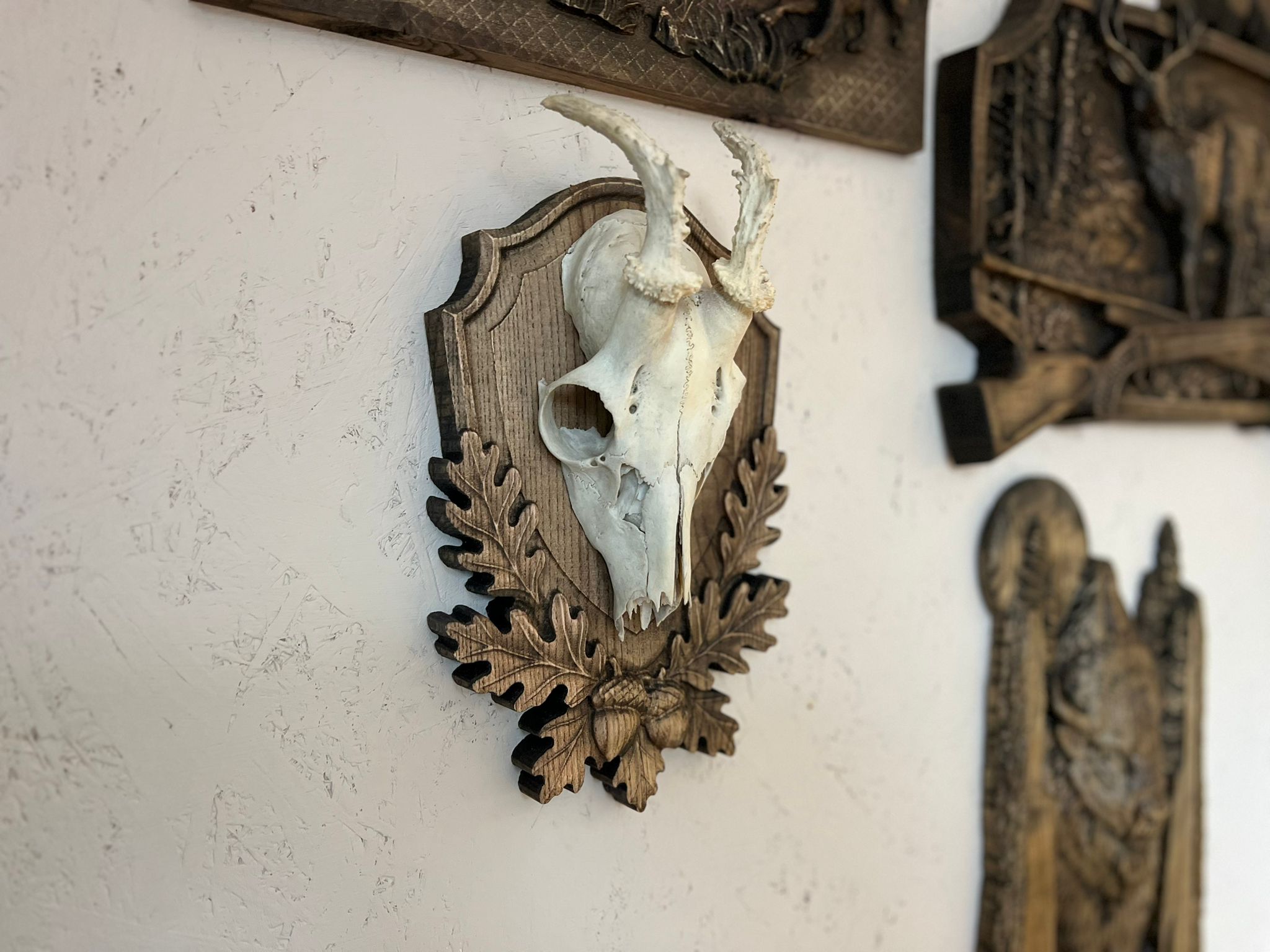 Trofeum myśliwskie z drewna pod poroże, czacha, na prezent dla myśliwego