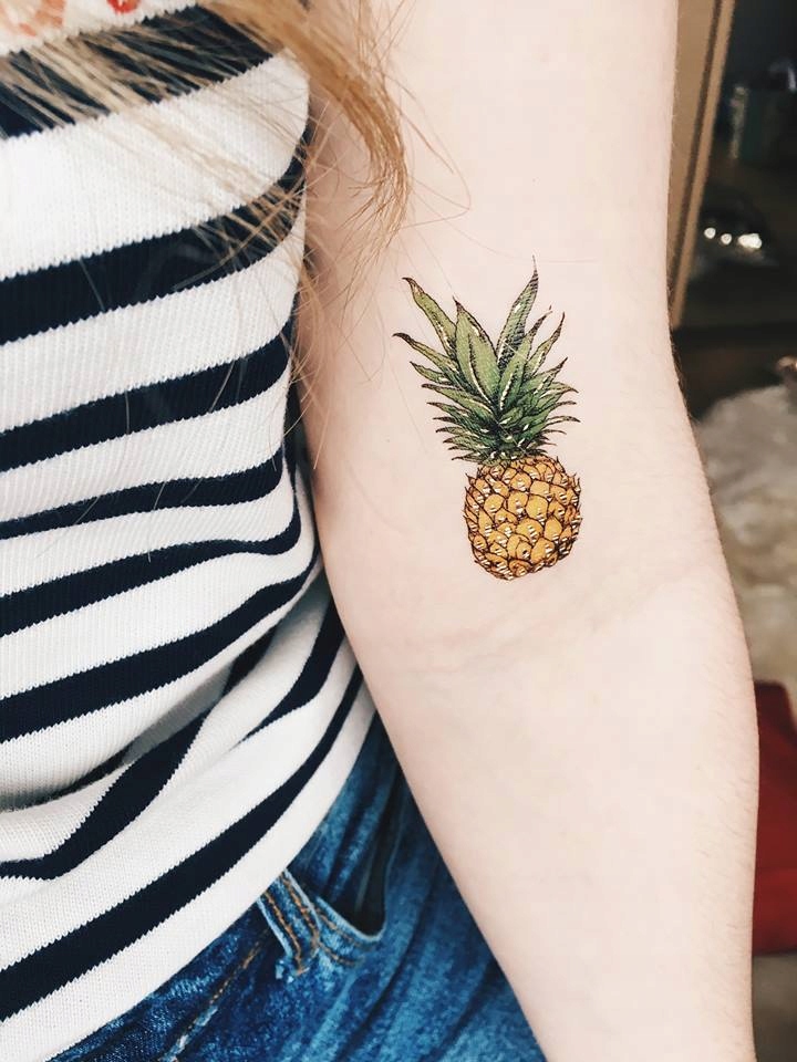Tatuaż kolory ananas tymczasowy na nogi Paperself