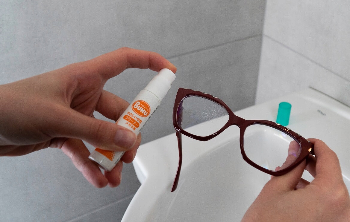 Japoński płyn do codziennego czyszczenia soczewek w okularach SOFT99 spray