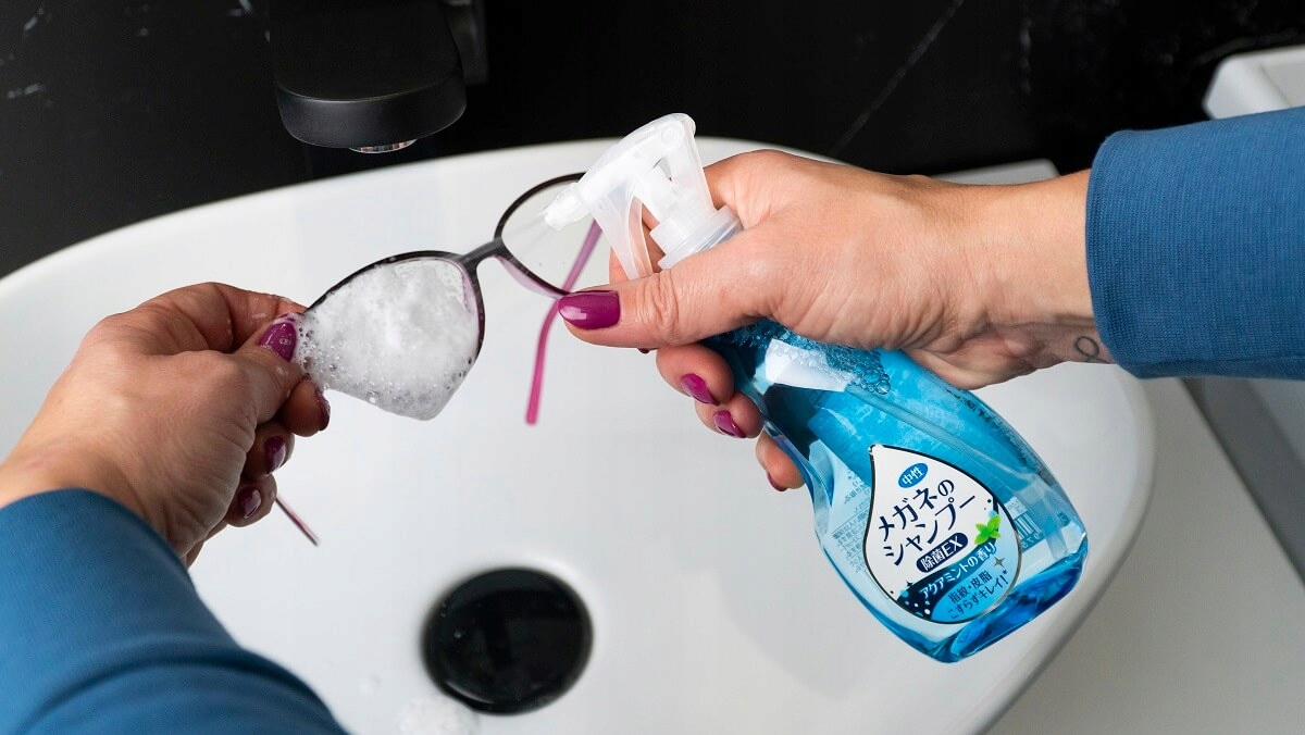 Innowacyjny Japoński SZAMPON DO OKULARÓW o zapachu Kwiatowym - 200ml SOFT99