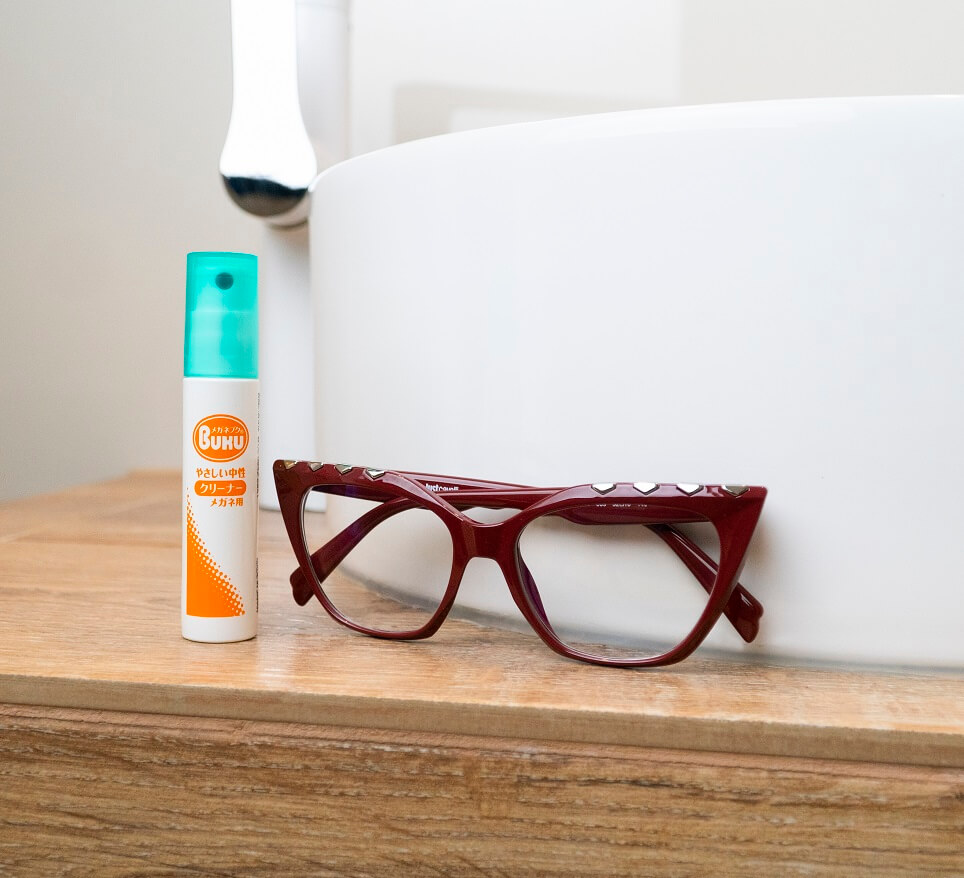 Japoński płyn do codziennego czyszczenia soczewek w okularach SOFT99 spray