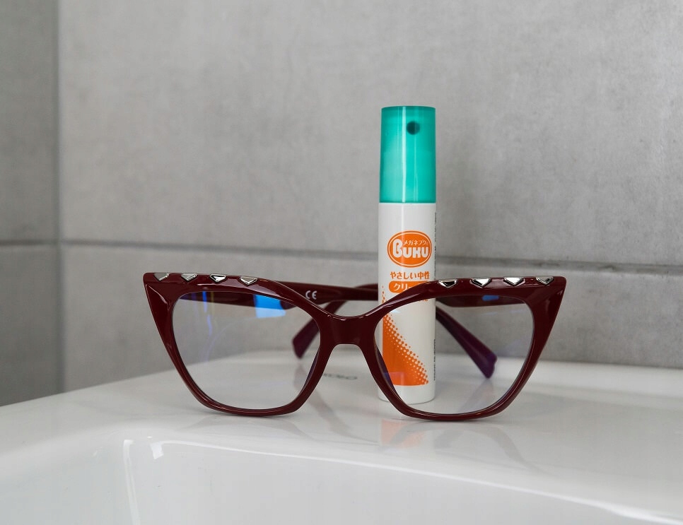 Japoński płyn do codziennego czyszczenia soczewek w okularach SOFT99 spray