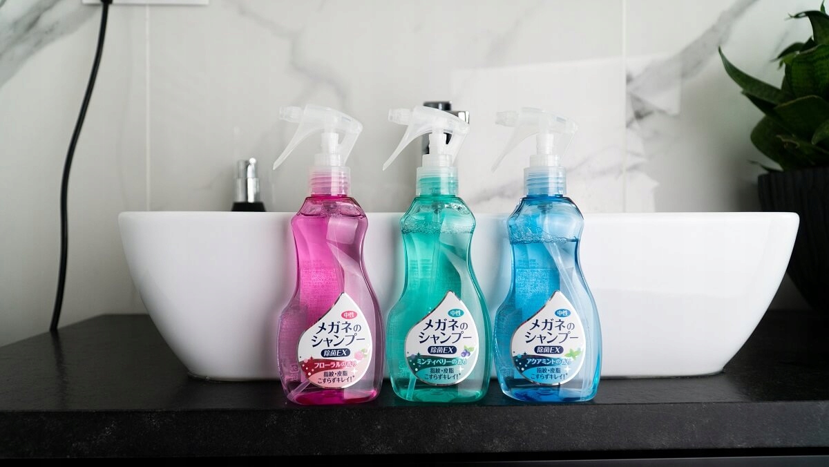 Innowacyjny Japoński SZAMPON DO OKULARÓW o zapachu Kwiatowym - 200ml SOFT99