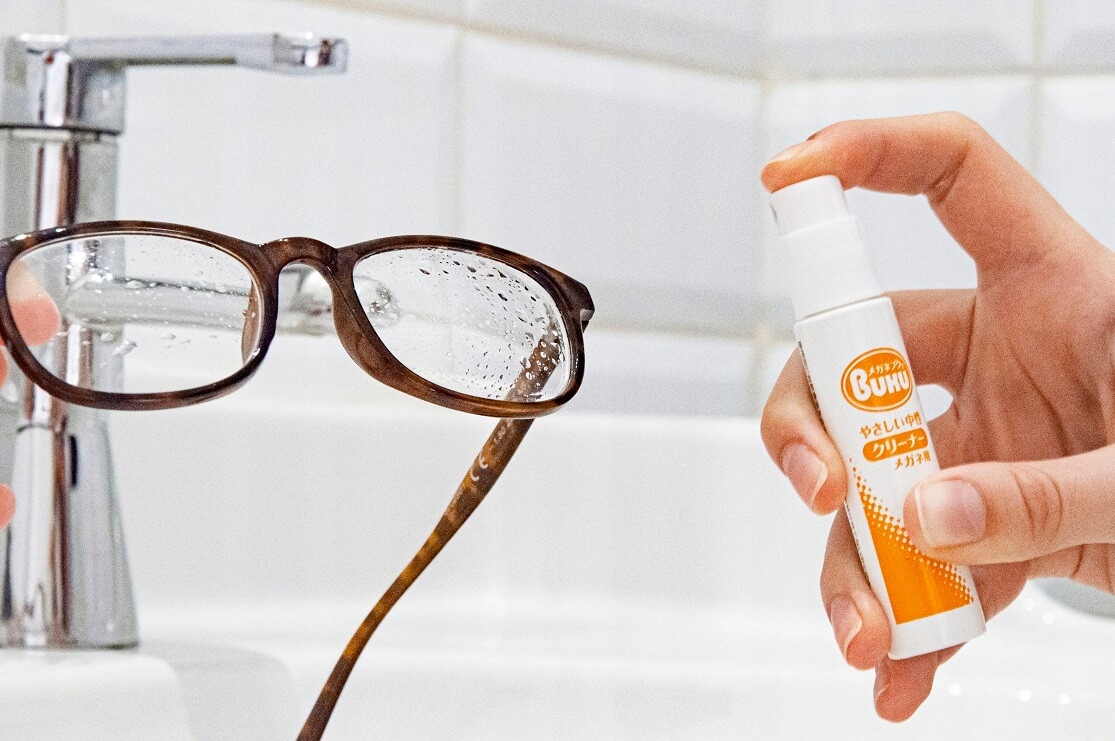 Japoński płyn do codziennego czyszczenia soczewek w okularach SOFT99 spray
