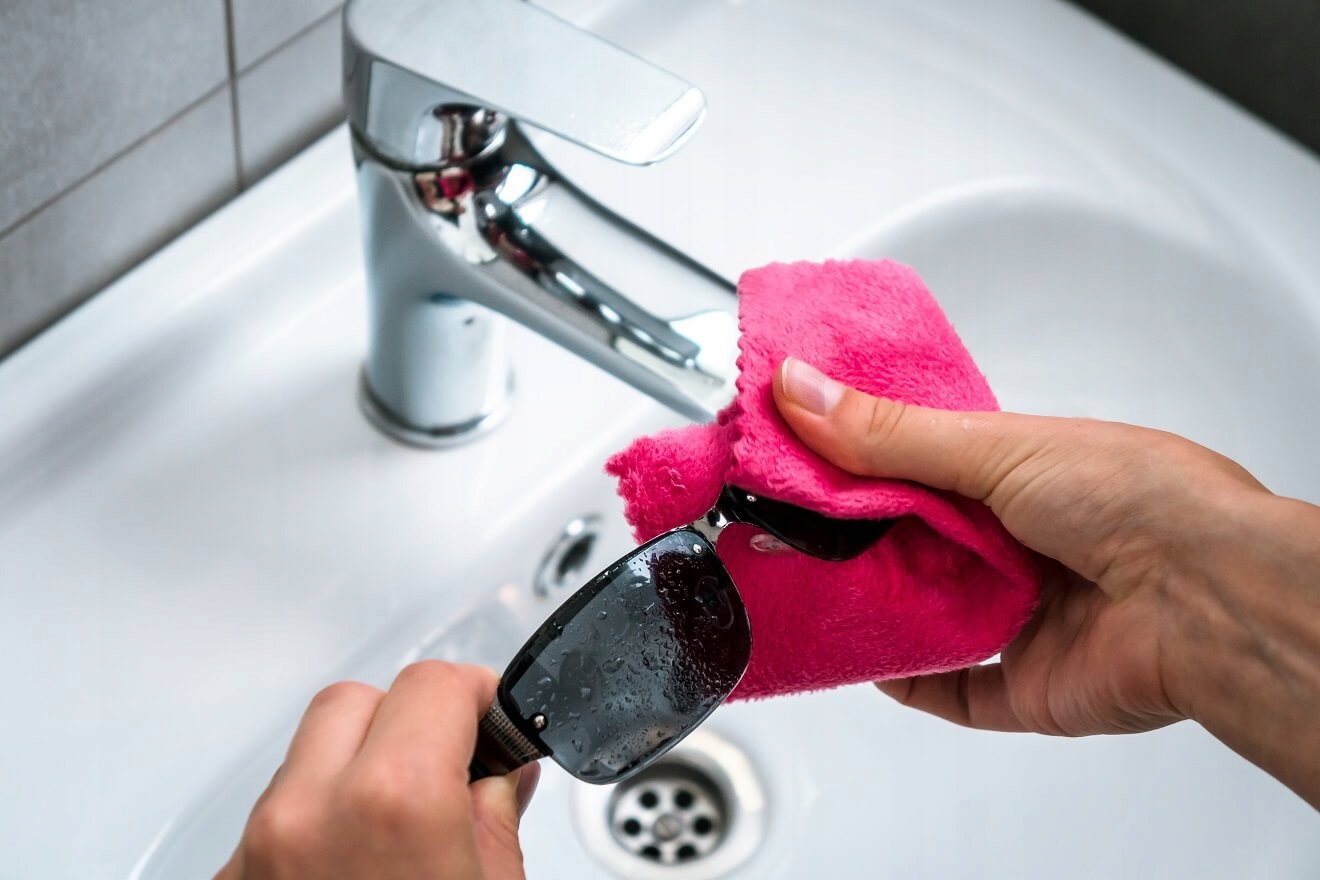 Japoński płyn do codziennego czyszczenia soczewek w okularach SOFT99 spray