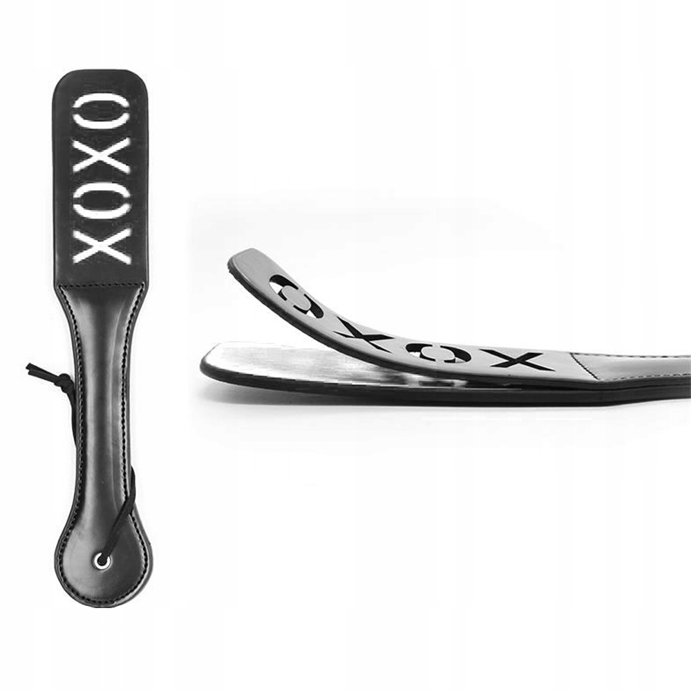 Packa do klapsów i chłosty, skóra wegańska. Motyw XOXO. Czarno-czerwona.