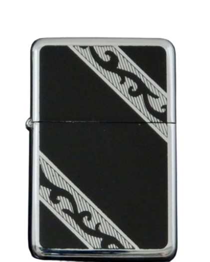 Srebrna Zapalniczka Benzynowa z Wzorem po Rogach Czarnym na Srebrnym