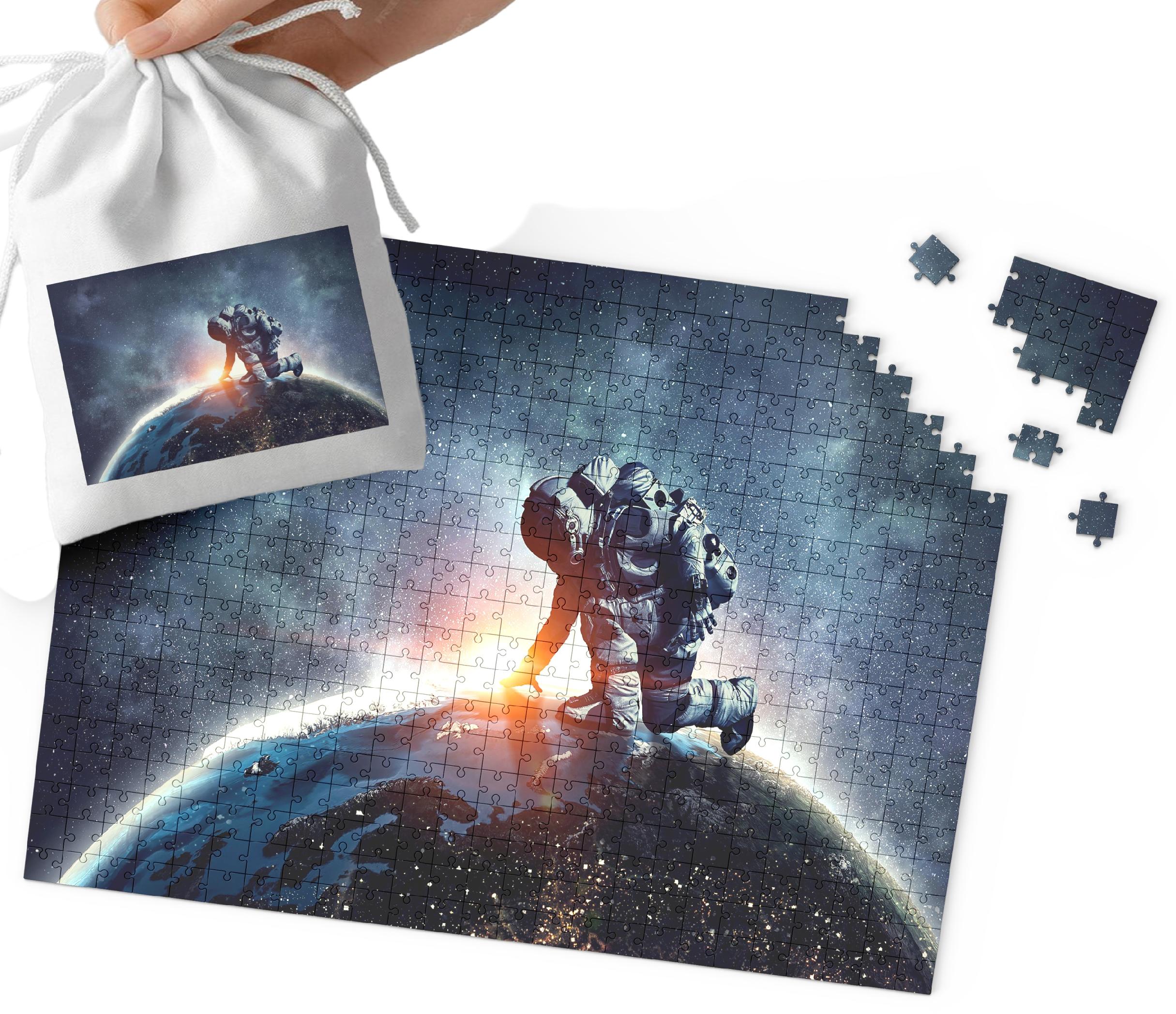 PUZZLE - ASTRONAUTA KOSMOS WZORY DLA CHŁOPCA 96EL + WORECZEK