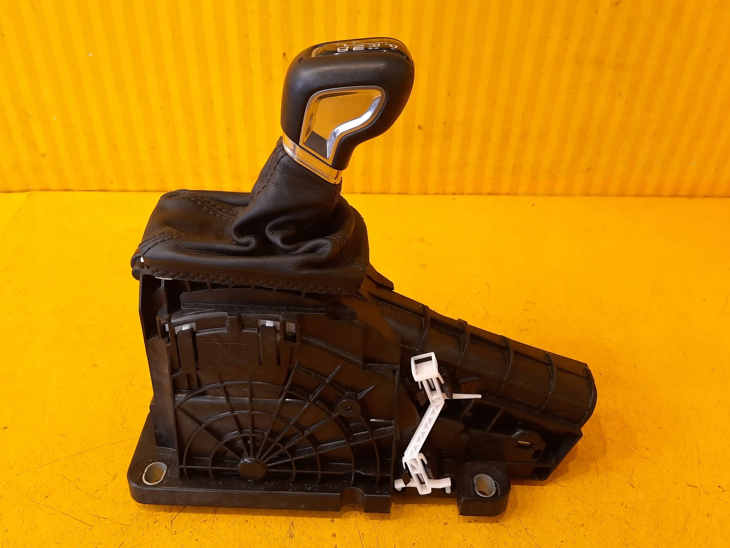 Volvo V60 II Schalthebel Schaltknauf Mechanismus 32240020 Gebraucht Original OE