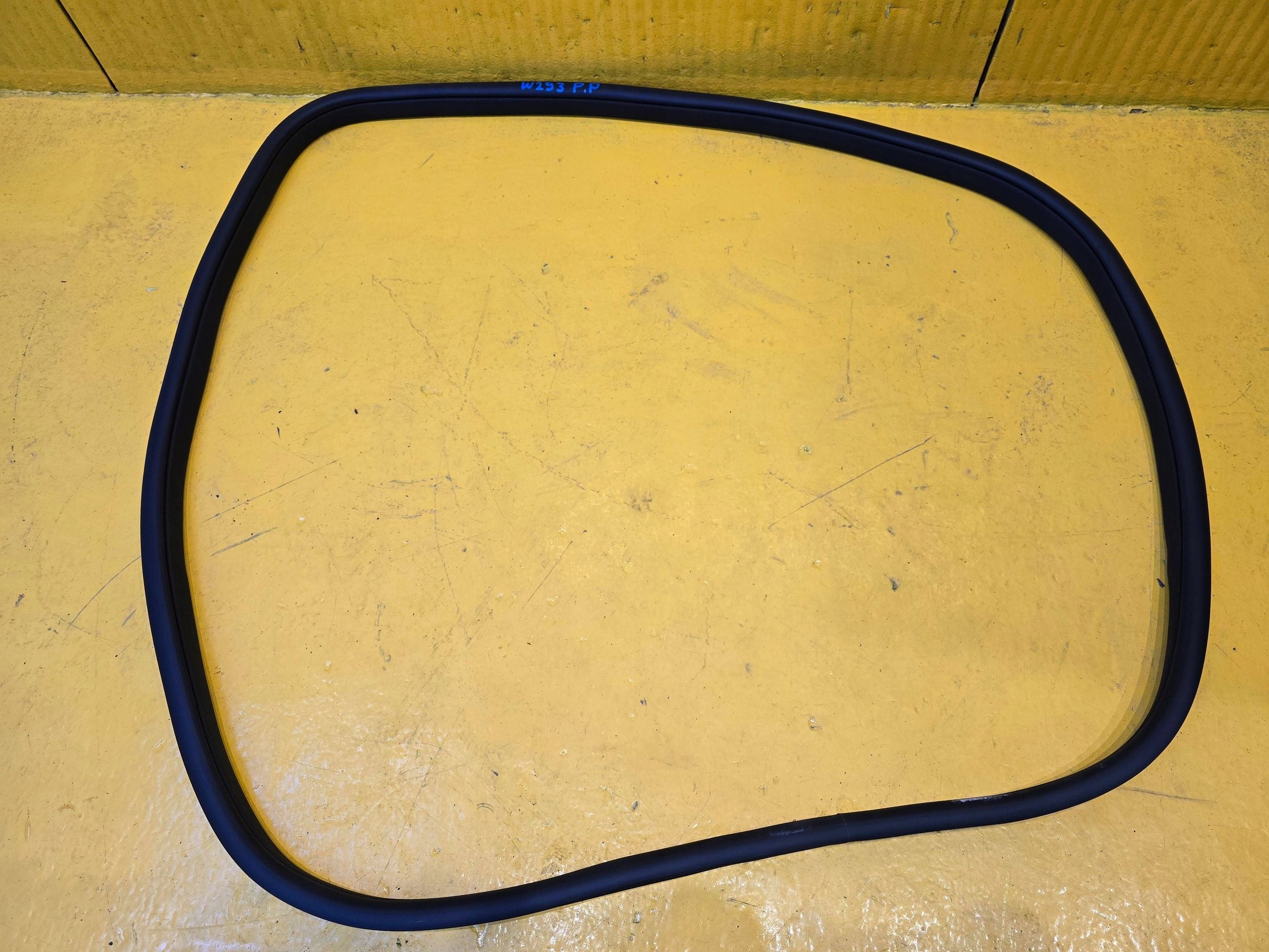Mercedes EQC W293 N293 Rechte vordere Türdichtung Gumidichtung A2536970100 OE