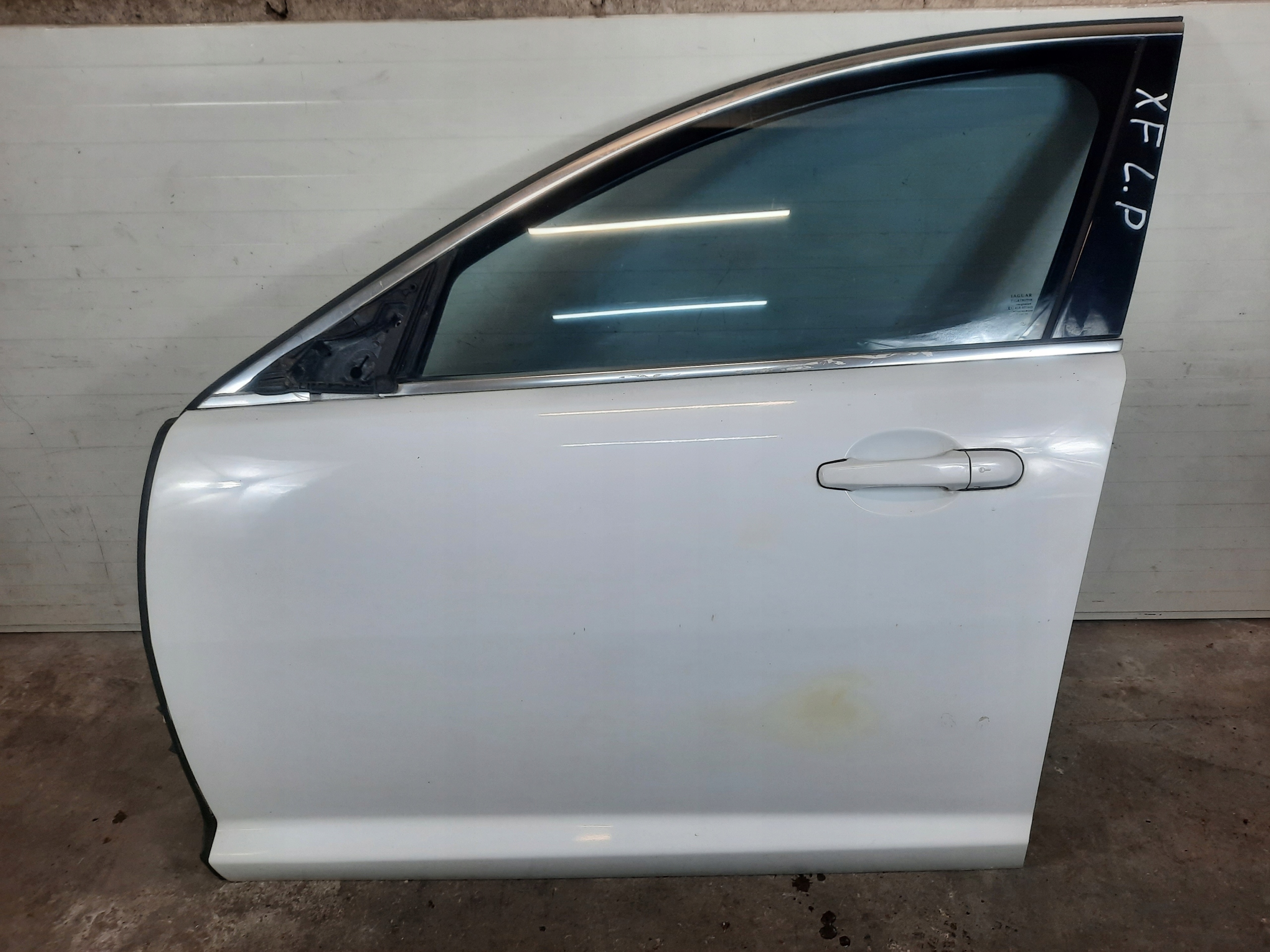 JAGUAR XF X250 PORTE AVANT GAUCHE NER