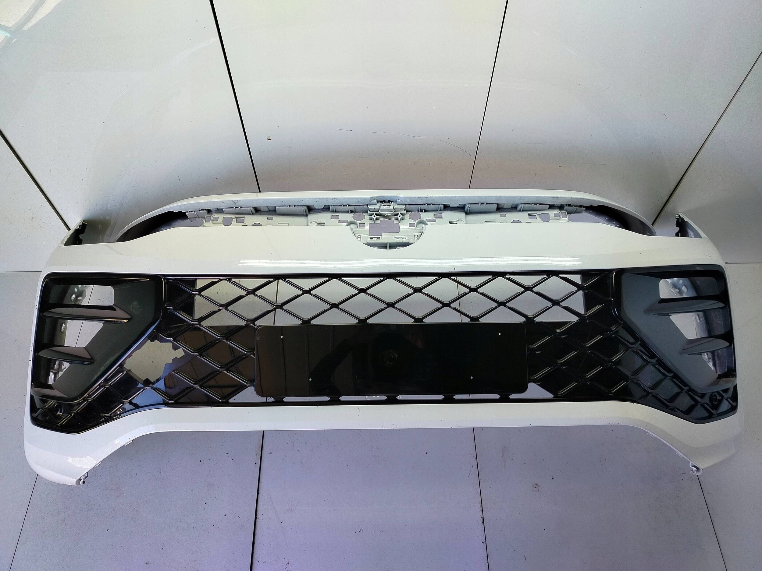 VW Tayron R-line LC9A Purewhite Vordere Stoßstange Bumper 57L807221A OE Original