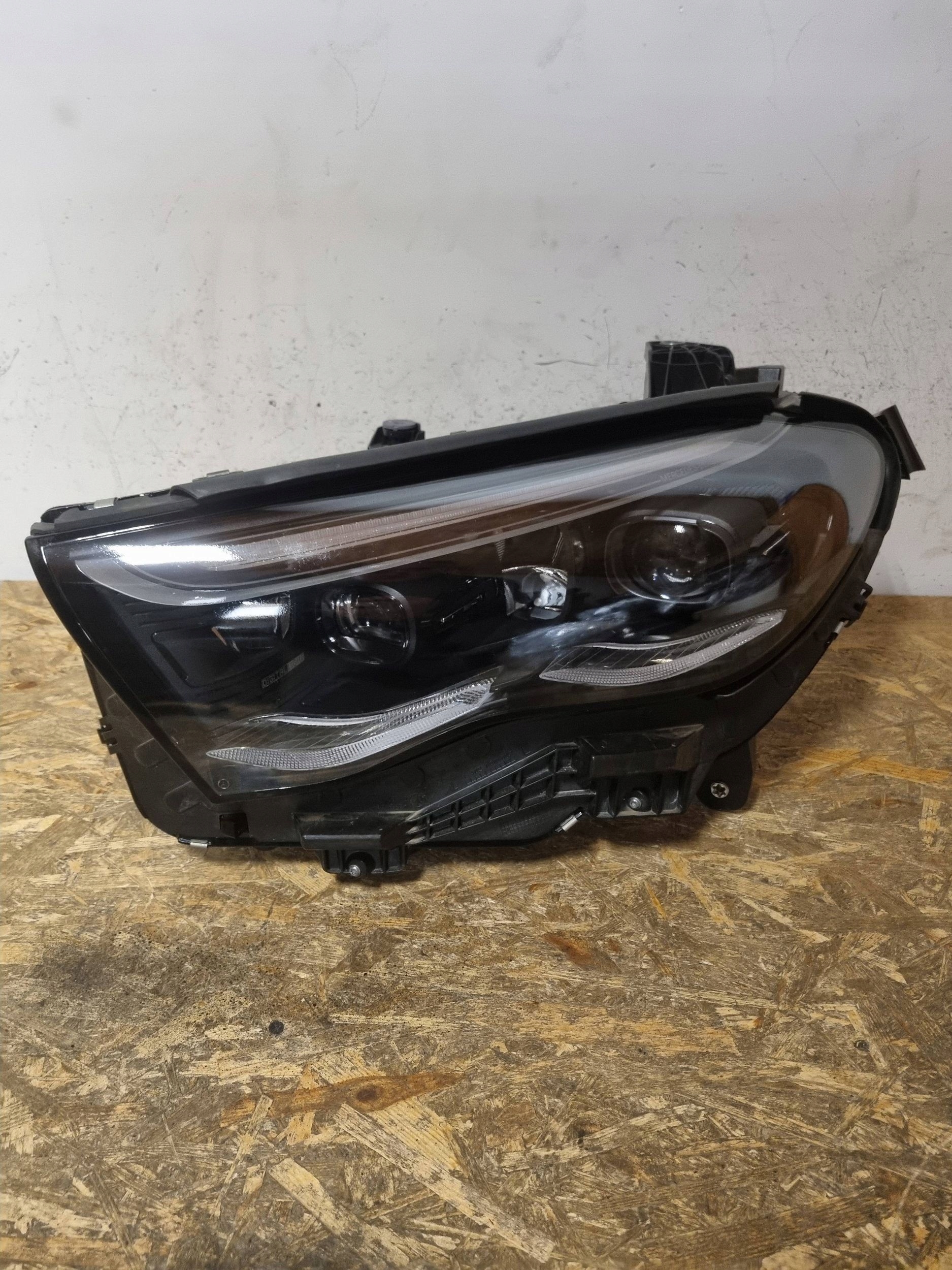 MERCEDES E KLASA W214 DIGITAL LIGHT Frontscheinwerfer Links A2149064102 LHD OE