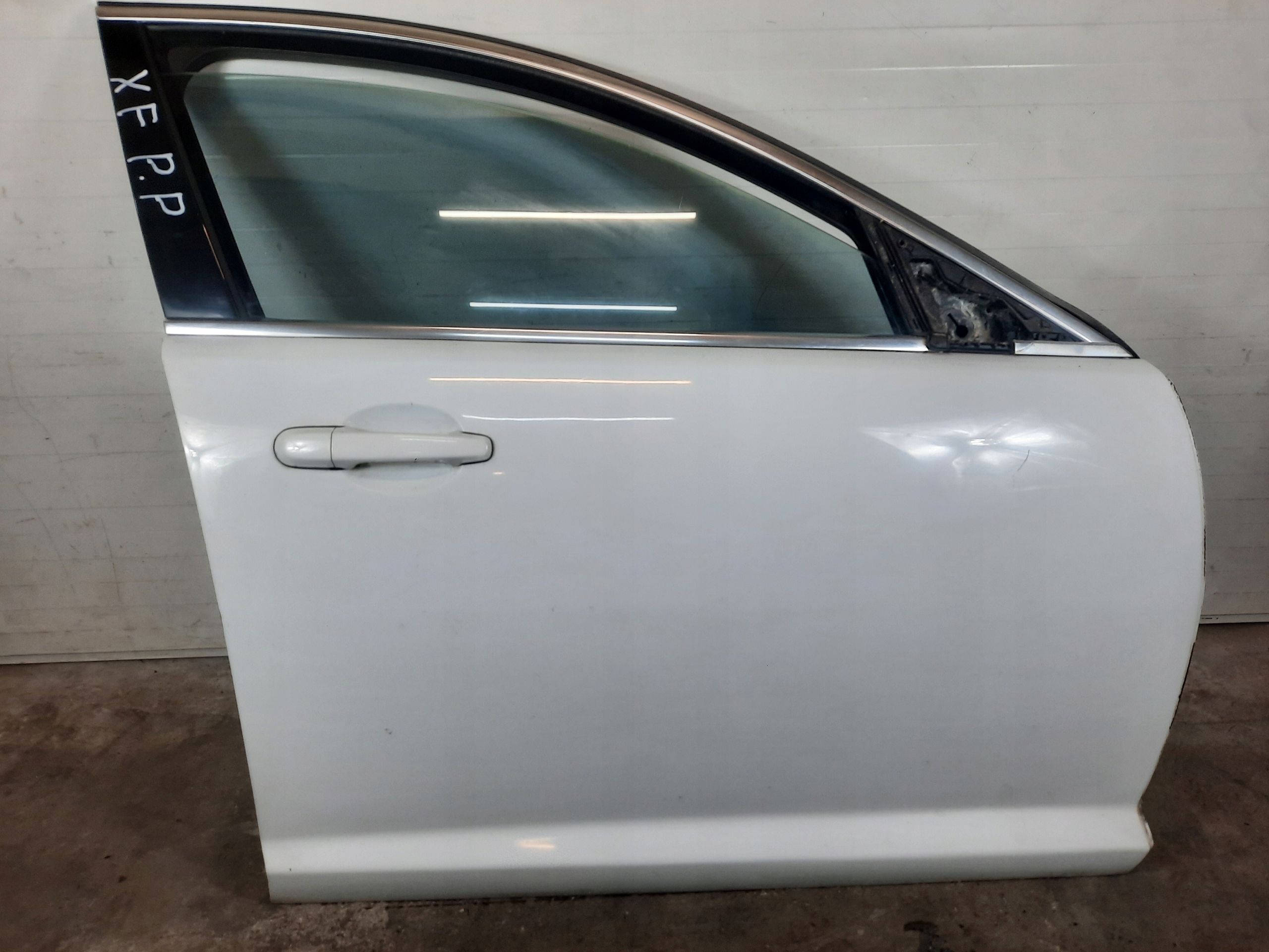 JAGUAR XF X250 PORTE AVANT DROITE NER
