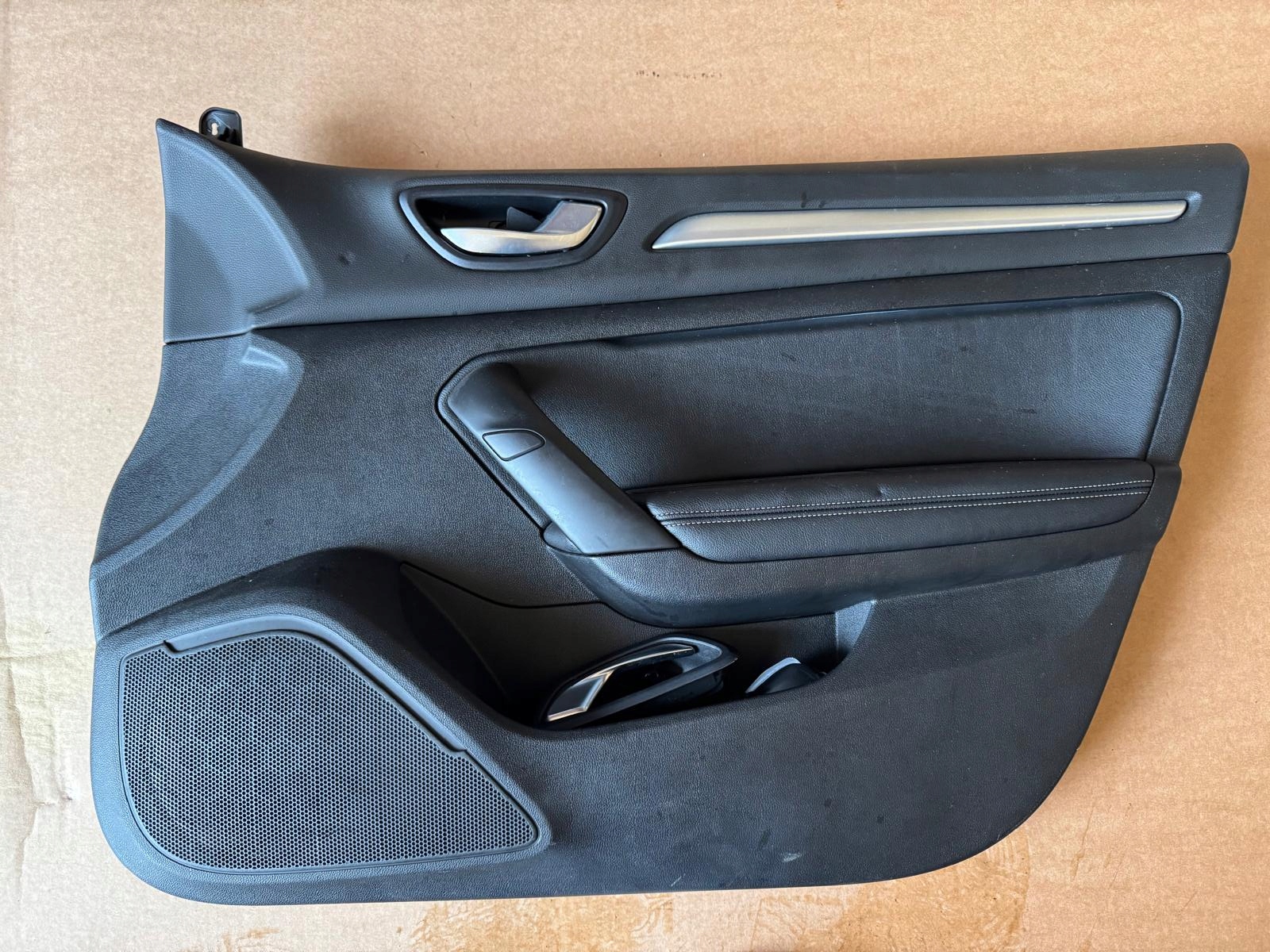 RENAULT MEGANE IV PANNELLO PORTA ANTERIORE SINISTRO OE Parte originale usata