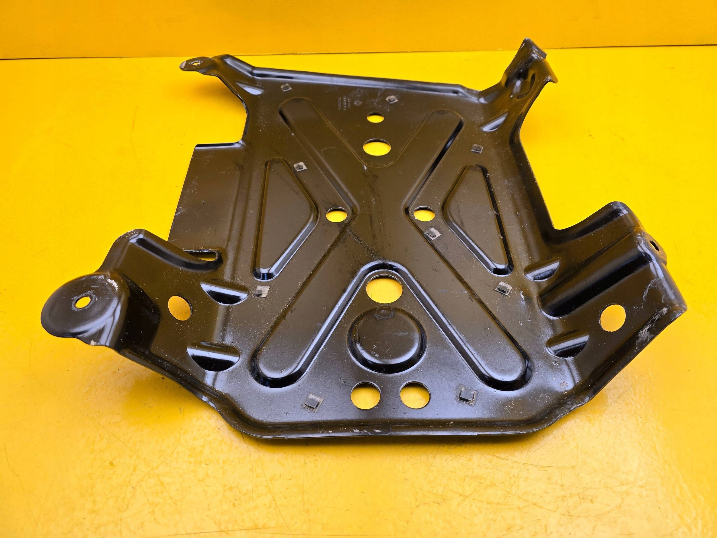 Audi Q8 Batteriekonsole Batterieträger 4M0825911C OE Original Teil Gebraucht