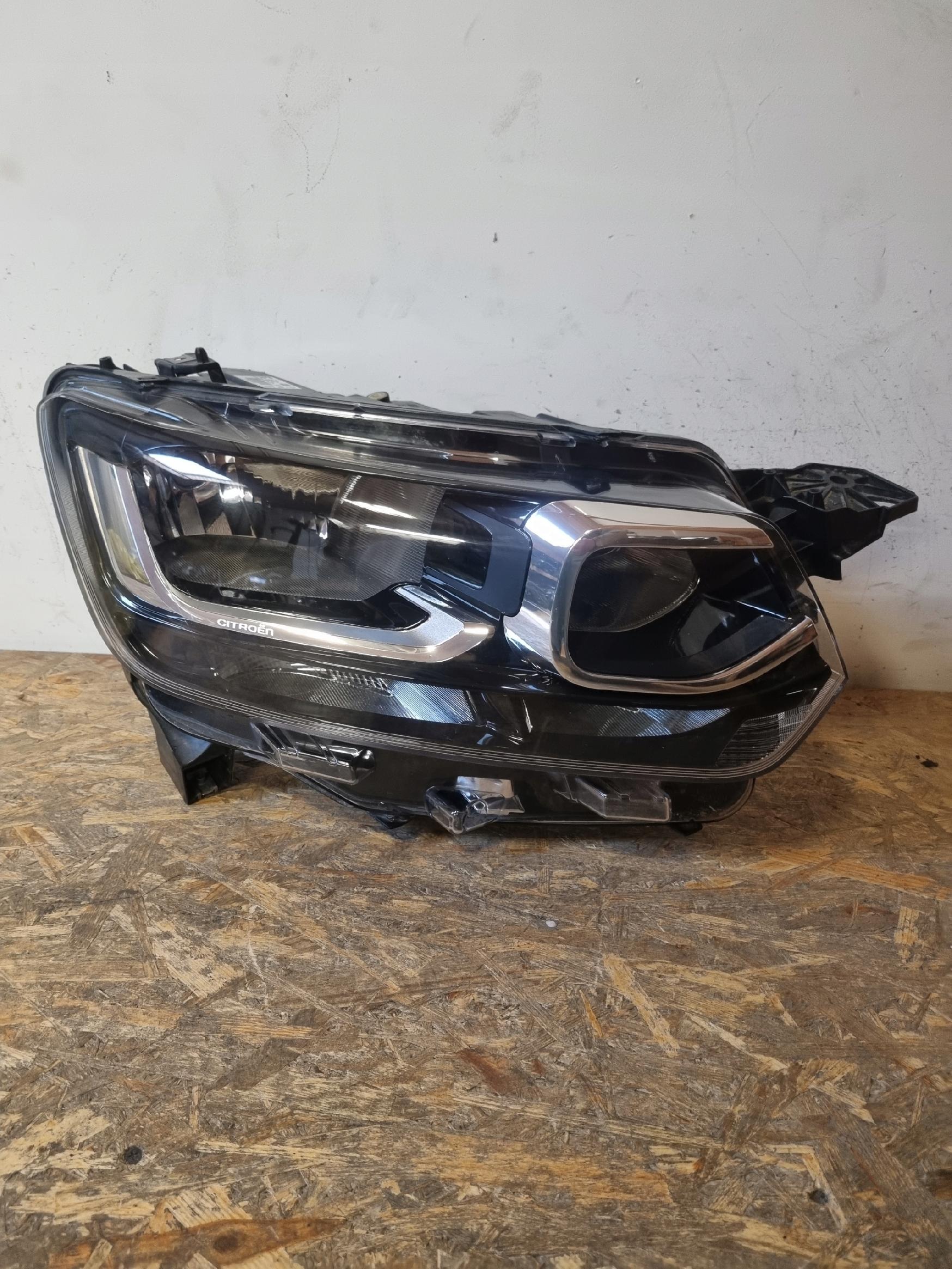 Citroen Berlingo IV 4 2018- EU Phare Avant DROIT 9816824780 OE Pièce d'origine
