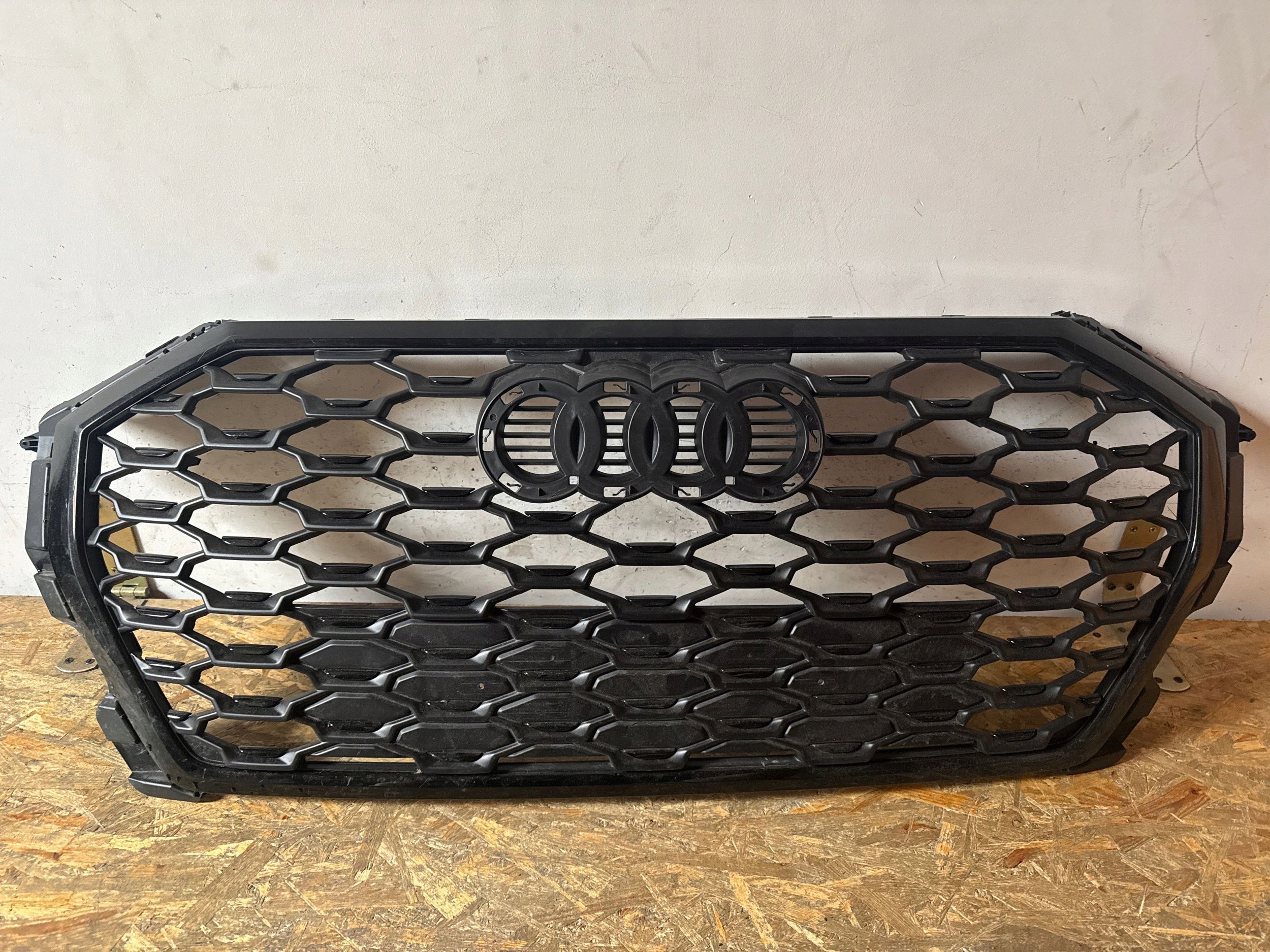 AUDI Q3 83F Facelift S-LINE BLACK Kühlergrill Vorderer Gitter Frontgrill