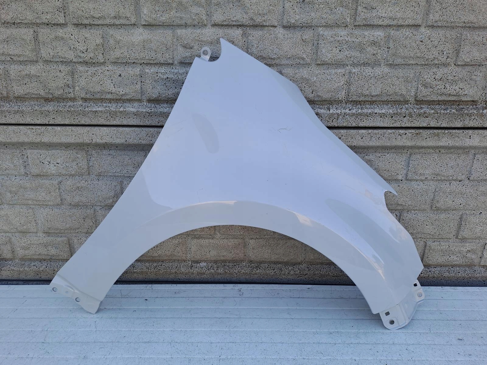 TOYOTA YARIS 4 IV 19-23 PARAFANGO ANTERIORE DESTRO OE Parte originale usata