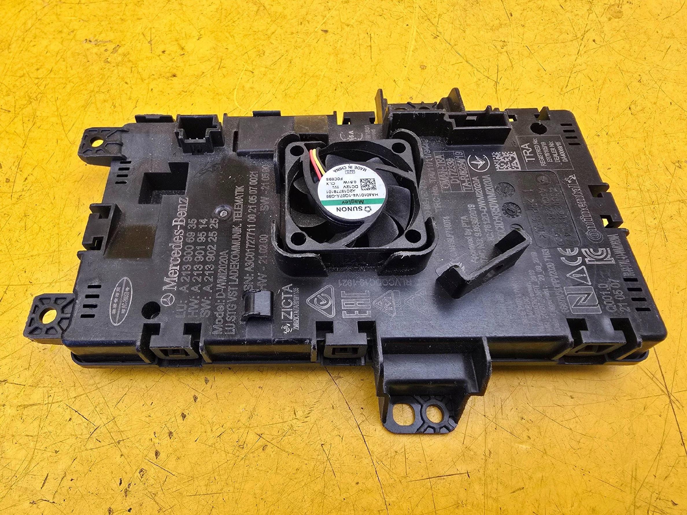 Mercedes-Benz E W213 W238 W257 Telematik-Steuermodul A2139006935 OE Original