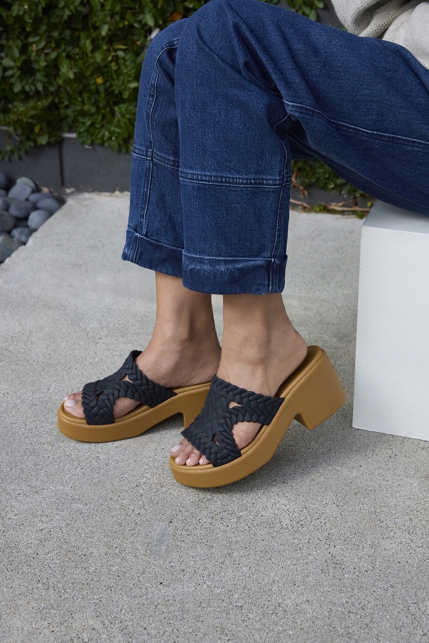 Damskie Klapki Koturn Crocs Brooklyn Woven Heel 209979 Slide 39-40