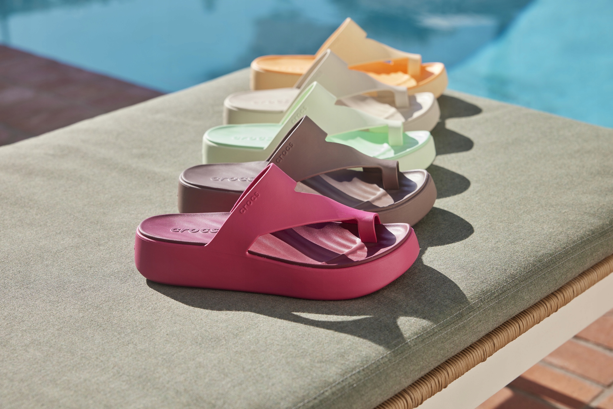 Crocs Wygodne Lekkie Damskie Buty Klapki Getaway Platform Toe Loop 38-39