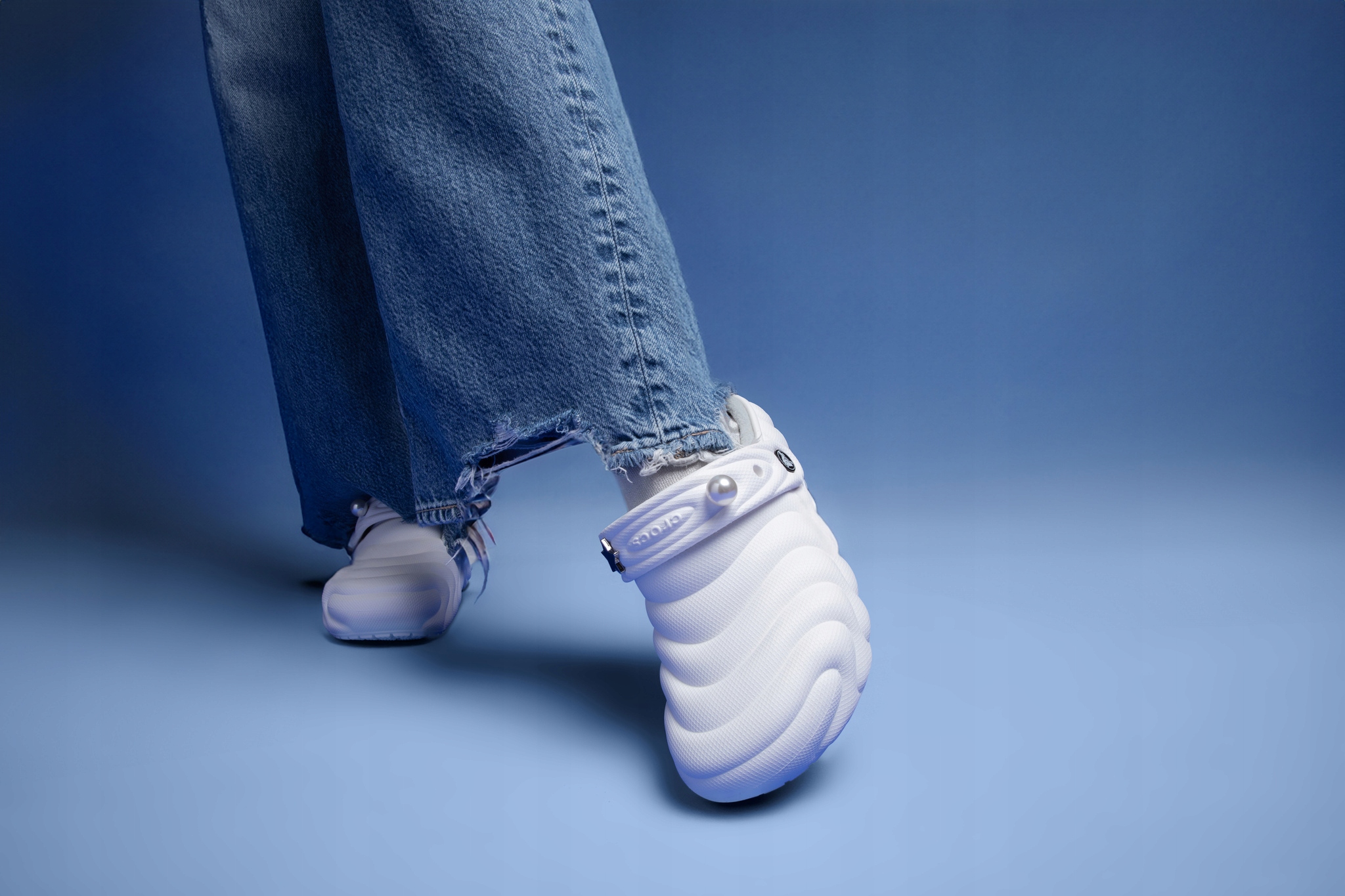 Crocs Damskie Ocieplane Buty Chodaki Classic Lined Overpuff Clog 41-42