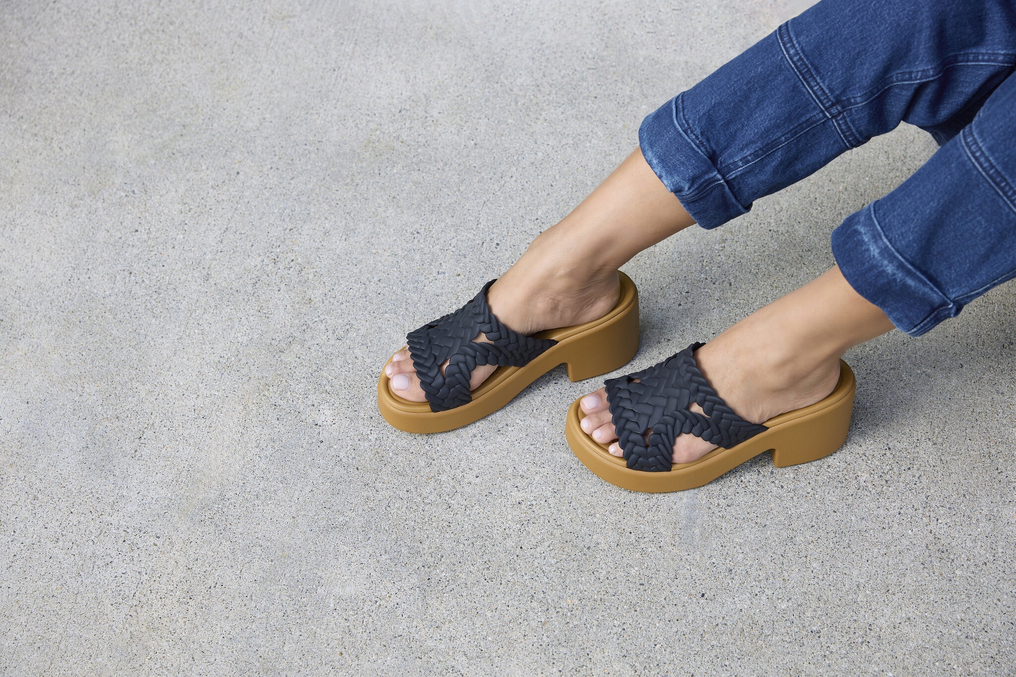 Damskie Klapki Koturn Crocs Brooklyn Woven Heel 209979 Slide 38-39