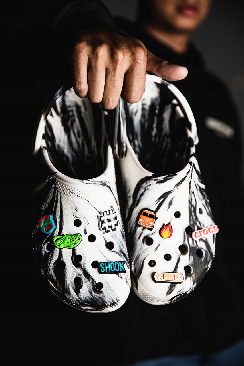 Crocs Damskie Buty Chodaki Klapki Classic Frosted 210928 Clog 38-39