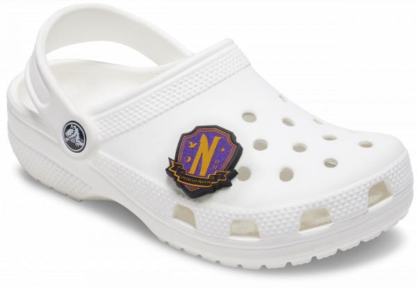 Przypinka Crocs Jibbitz Pin Do Butów Wednesday Nevermore Badge