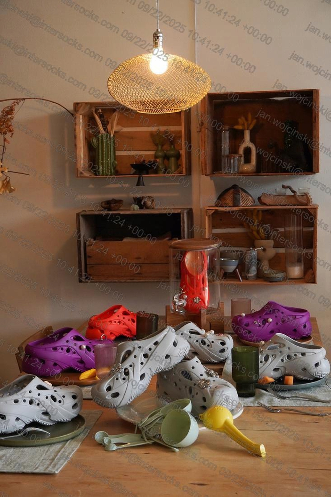 Crocs Damskie Wygodne Lekkie Buty Chodaki Klapki Caged 211141 Clog 37-38