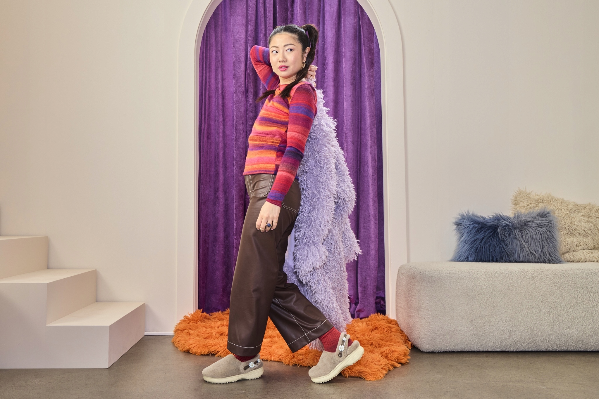 Crocs Damskie Ciepłe Kapcie Domowe Classic Unfurgettable 211116 Clog 39-40