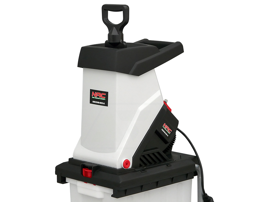 ROZDRABNIACZ DO GAŁĘZI NAC SHE 250B-BOX-G 2500 W NOŻOWY + POJEMNIK