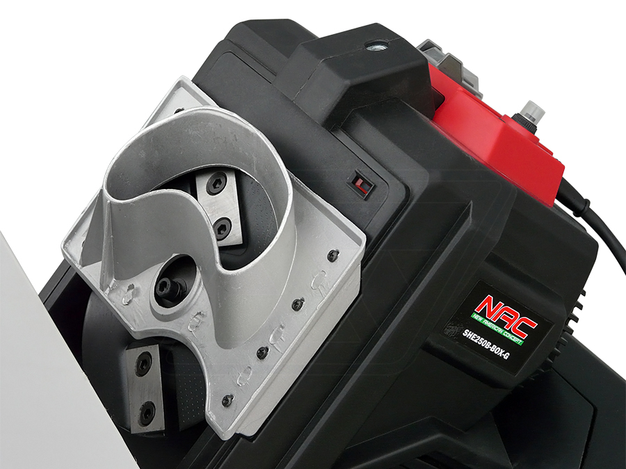 ROZDRABNIACZ DO GAŁĘZI NAC SHE 250B-BOX-G 2500 W NOŻOWY + POJEMNIK