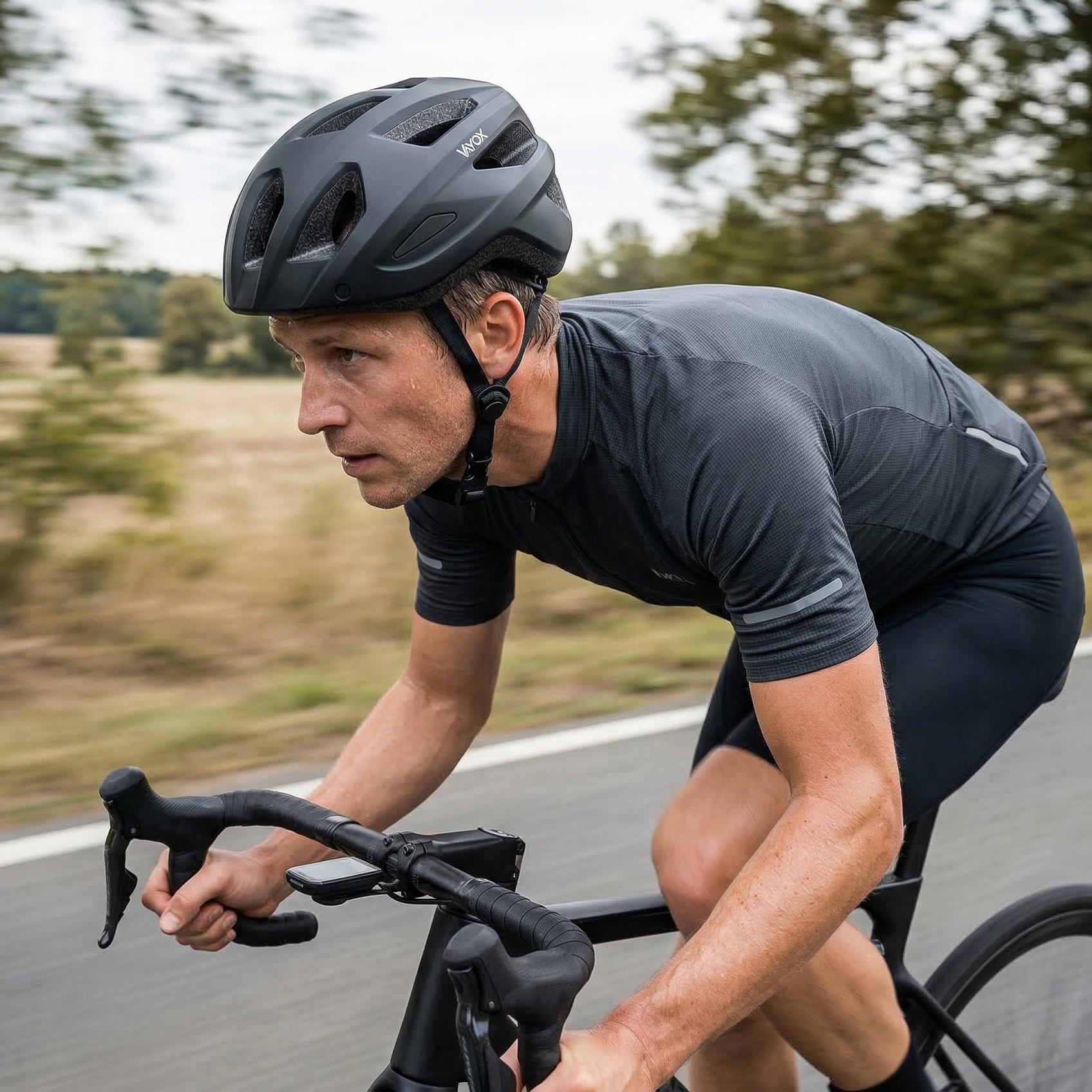 Czarny matowy kask rowerowy Vayox Active MTB z lampką