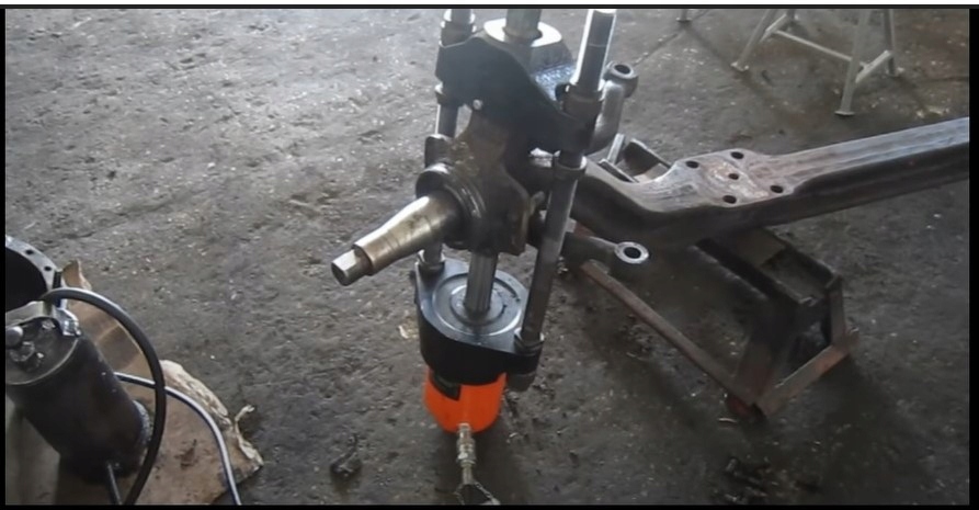 Mobilní hydraulický lis 75 t - detail