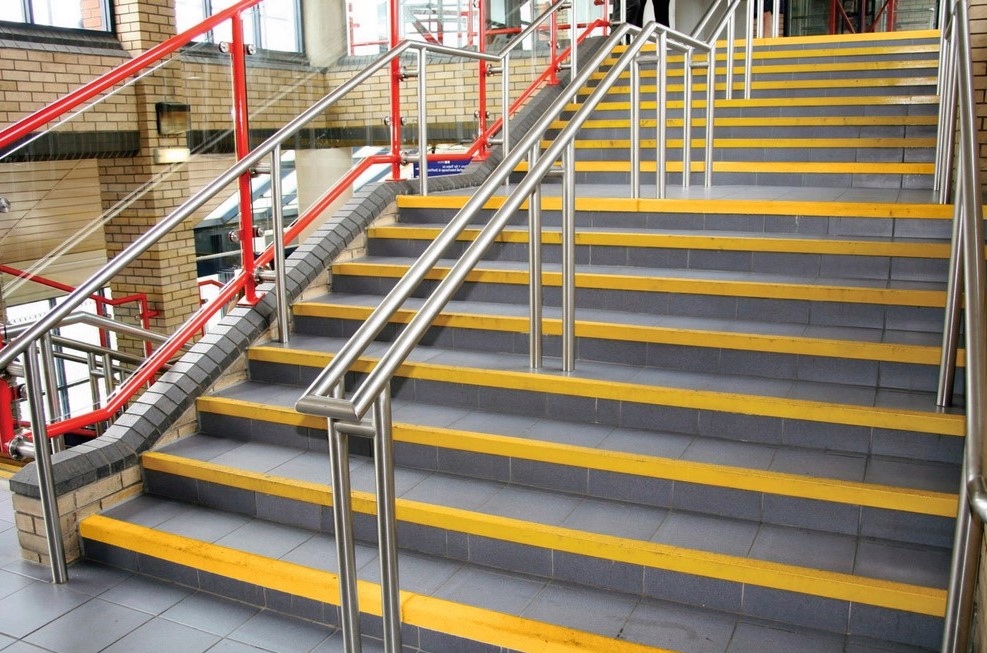 Nakładka listwa antypoślizgowa na schody zewnętrzne wew. betonowe 1 m